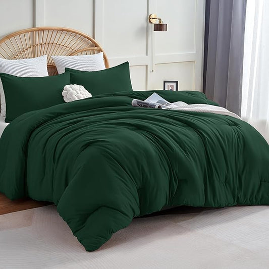 CozyLux Oversized King Comforter Set Emerald Green, 3 Pieces 120x98 Solid Breathable Quilted Bedding Sets All Seasons, Luxury Soft Lightweight Bed Set with Down Alternative Comforter and 2 Pillowcases